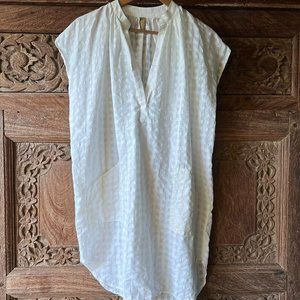 TWO New York signature white grid tunic